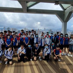 5. 師生於浸會大學傳理學院拍照留念
