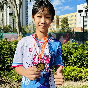 2. 男子丙組跳高季軍2B陳嘉豪