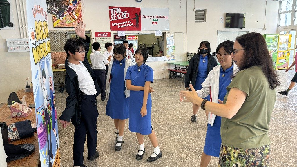20241015_Students added some actions while reading aloud the slogan