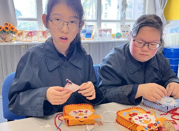 20250120_Making New Year's Red Envelopes_11
