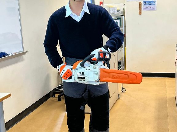 20241108_IVE Visit Day_穿上樹藝師工作時的裝備