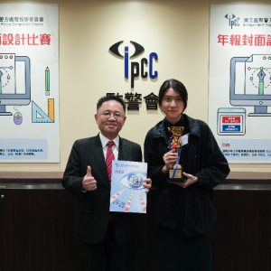 20260313_初中組冠軍_4C鍾惠伶領獎相片